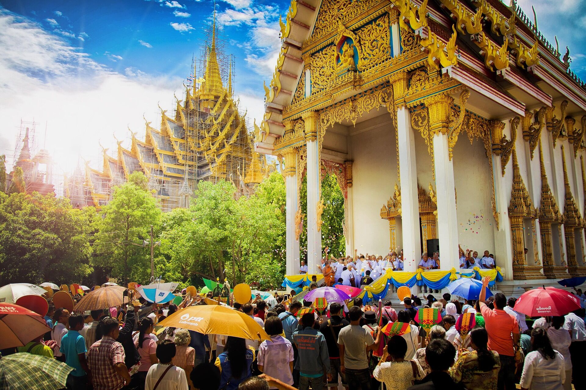 Capture the vibrant beauty of Phitsanulok’s Buddhist heritage